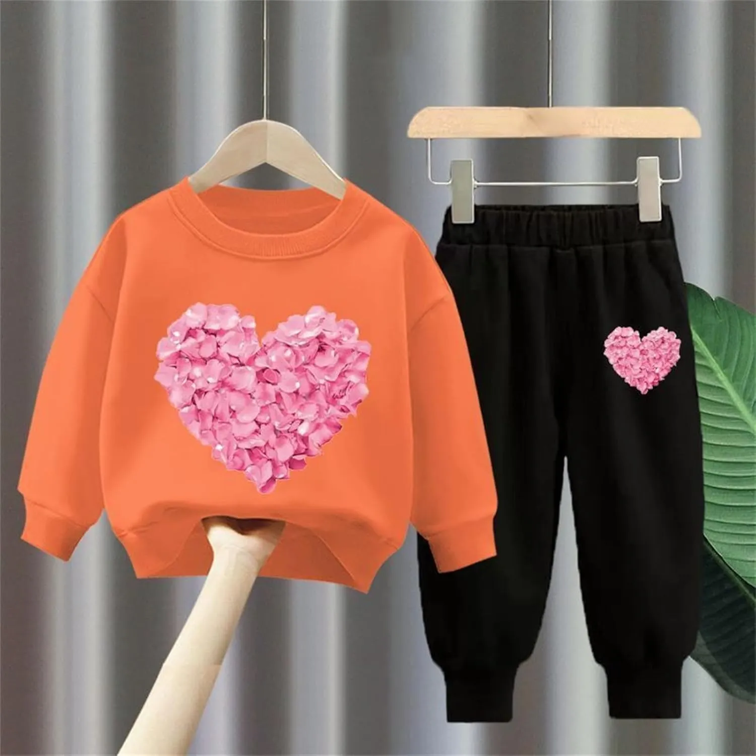 Boy's Tracksuits Long Sleeve Fall Winter Casual Outfits Hearts Print Pullover and Jogger Sweatpants Teen Set
