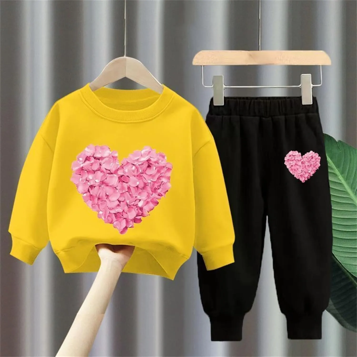 Boy's Tracksuits Long Sleeve Fall Winter Casual Outfits Hearts Print Pullover and Jogger Sweatpants Teen Set