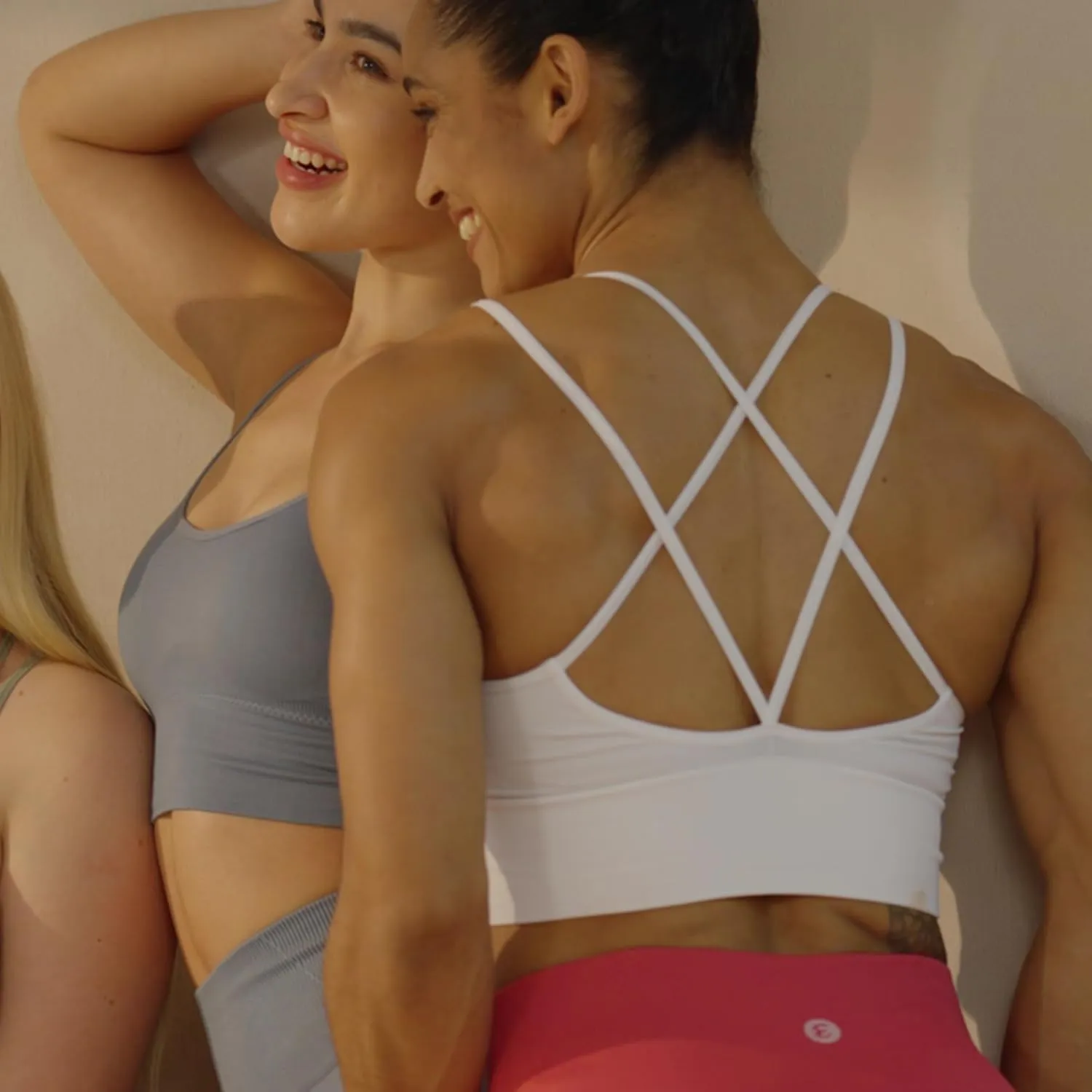 Evercute Cross Back Sport Bras Padded Strappy Criss Cross Cropped Bras for Yoga Workout Fitness Low Impact